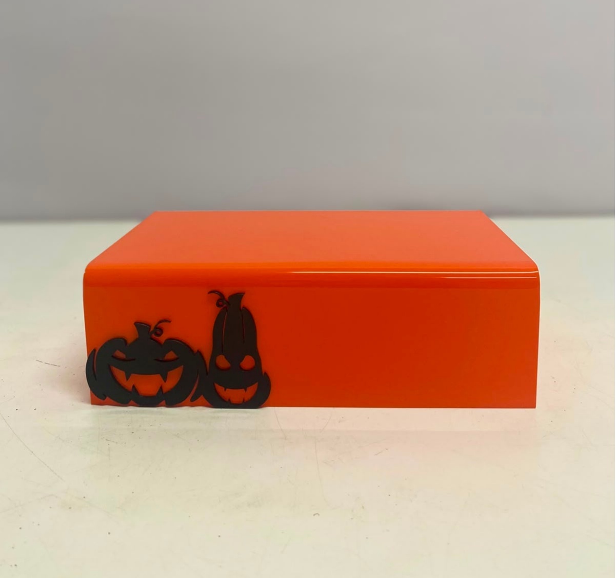 Suporte Retangular Acrílico Laranja G (Halloween) 5Cm Alt X 15Cm X 25Cm Comp - BBFestasAluguel 