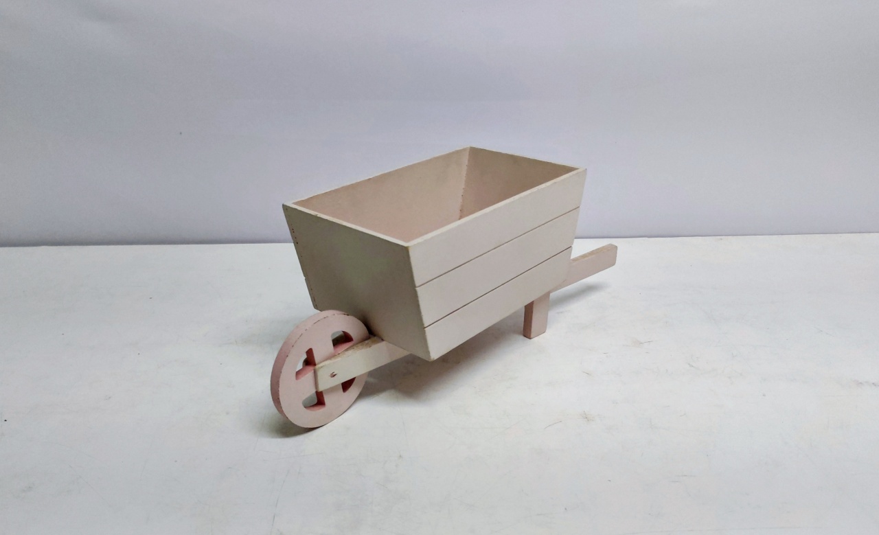 Carriola Decorativa Rosa Bebê 14Cm Alt X 12Cm Larg X 35Cm Comp  - BB Festas Aluguel 