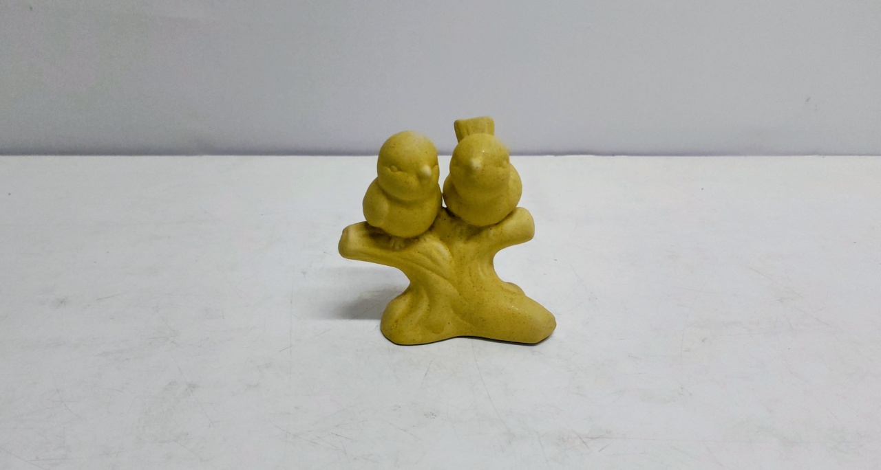  Pássaros Sob Tronco Amarelo  - BB Festas Aluguel 