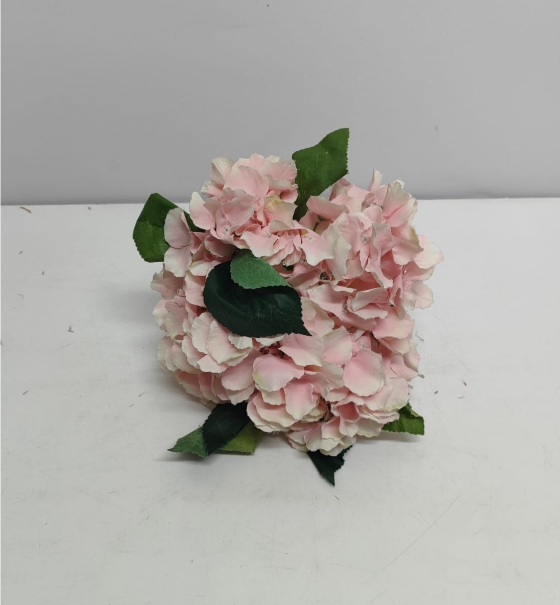 Arranjo Flor Hortênsia Rosa Claro Com Folhagem - BBFestasAluguel 