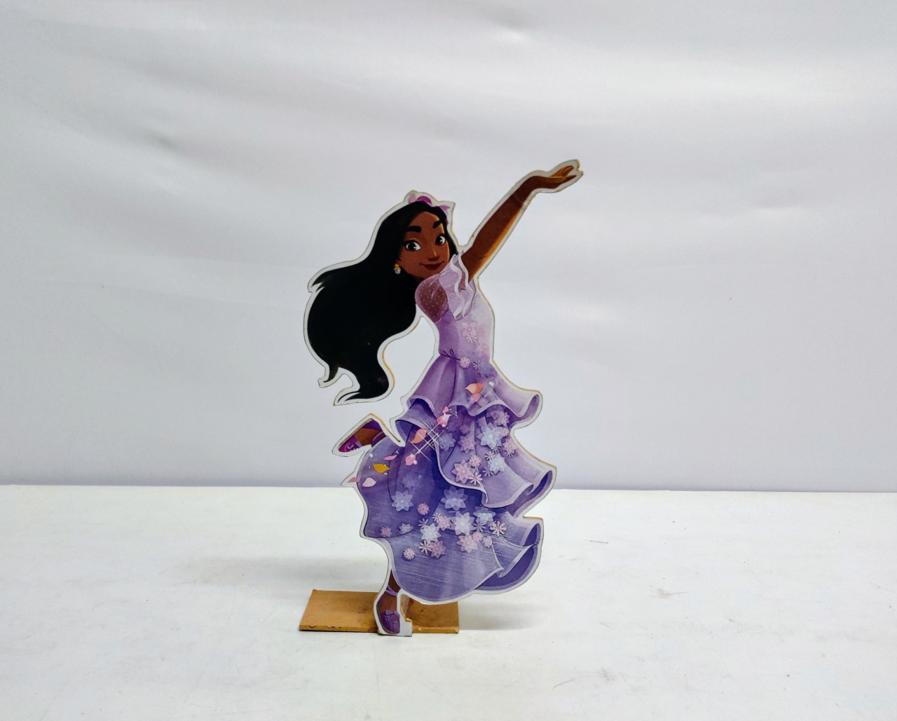 Totem Isabela Madrigal (Encanto) 30Cm Alt X 16Cm Larg  - BB Festas Aluguel 