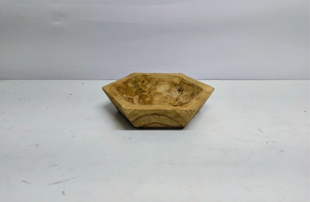 Bandeja Hexagonal Rústica 6Cm Alt X 22Cm Diametro  - BB Festas Aluguel 