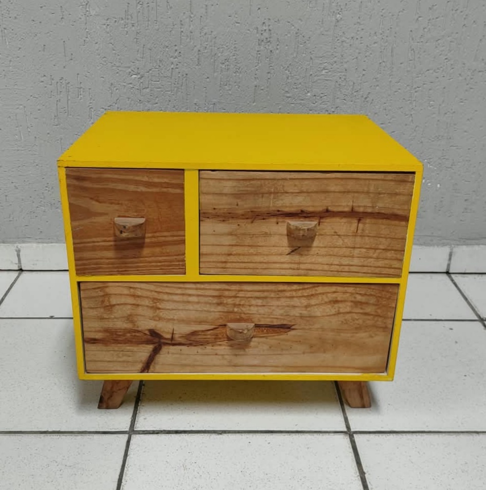 Móvel Baixo 3 Gavetas Amarelo 50Cm Alt X 60Cm Larg X 40Cm Comp - BBFestasAluguel 