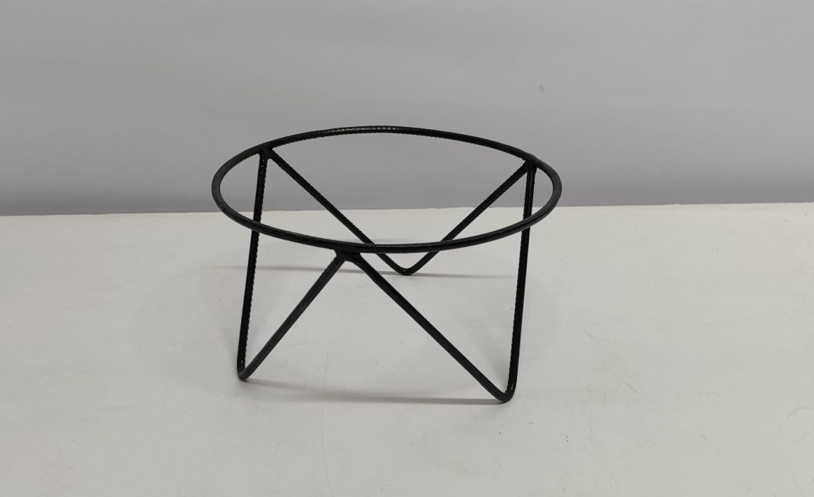 Suporte Tripé  Preto Baixo Para Prato  20Cm Diametro  - BB Festas Aluguel 