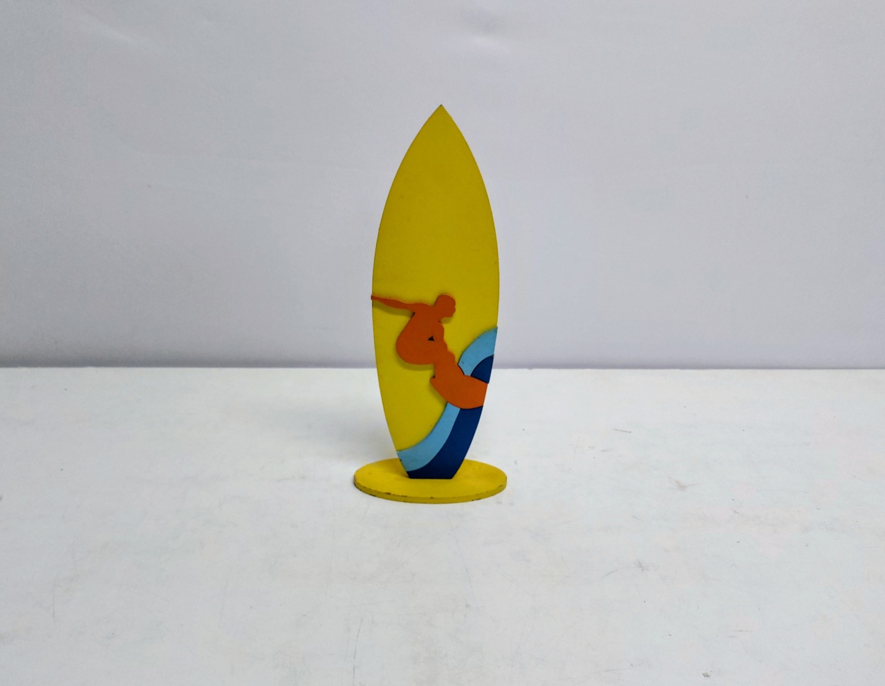 Totem Pranca Sufe Amarelo Com Sufista 31Cm Alt X 13Cm Larg  - BB Festas Aluguel 