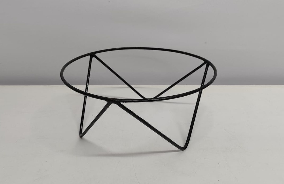 Suporte Tripé Preto Baixo Para Prato 30Cm Diametro  - BB Festas Aluguel 