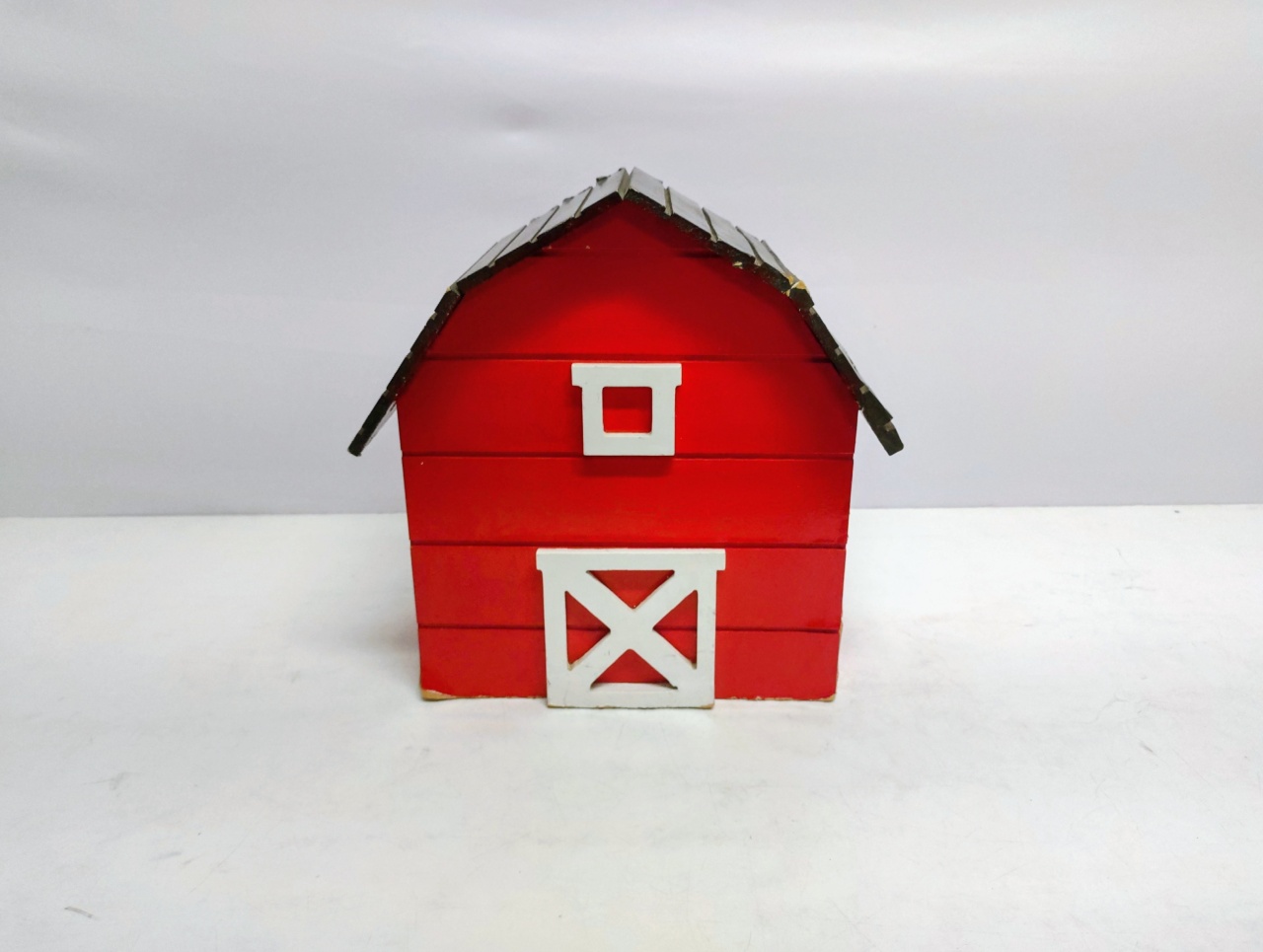 Celeiro Mdf Vermelho 30Cm Alt X 30Cm Larg X 16Cm Comp  - BB Festas Aluguel 