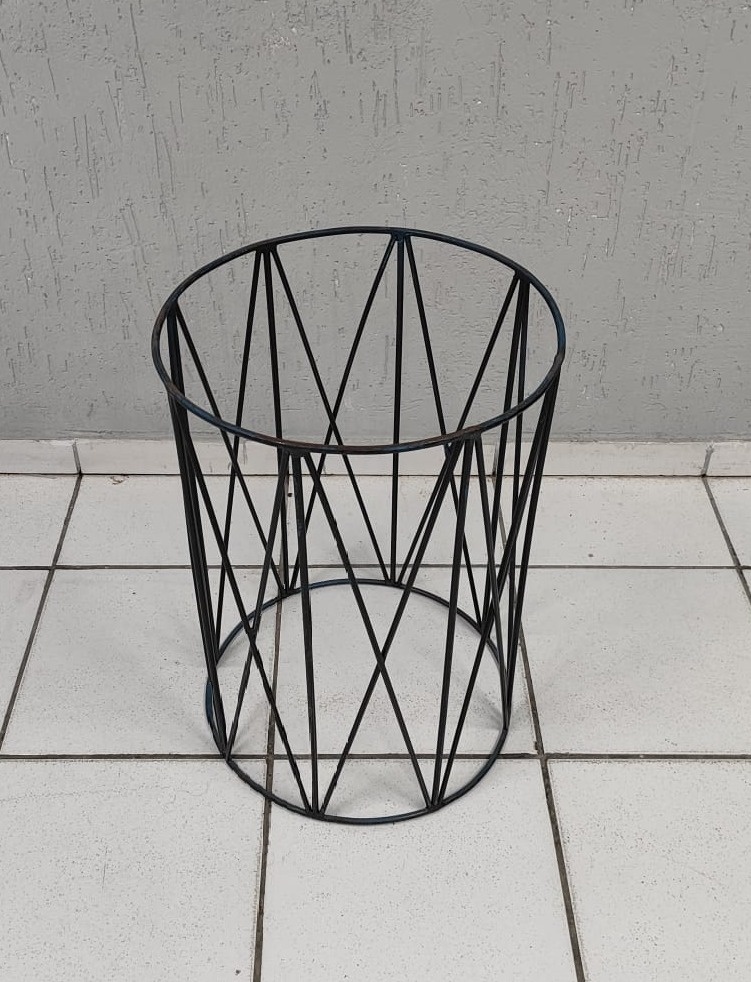 Cilindro Treliçado P Ferro Preto + Tampo 60Cm X 35Cm  - BB Festas Aluguel 