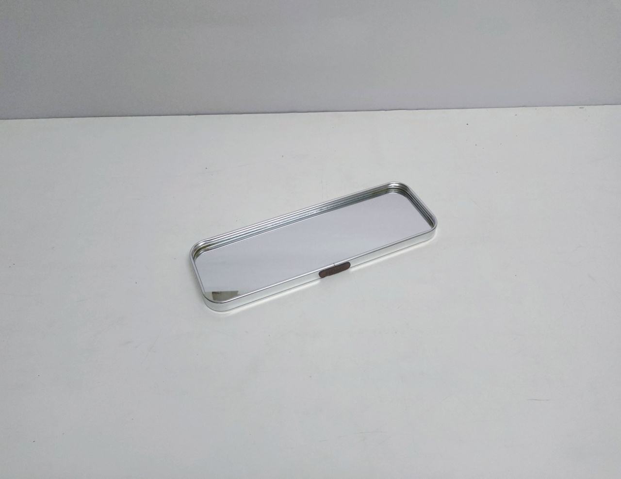 Bandeja Retangular Espelhada Borda Prata  2Cm Alt X 10Cm Larg X 30Cm Comp - BB Festas Aluguel 