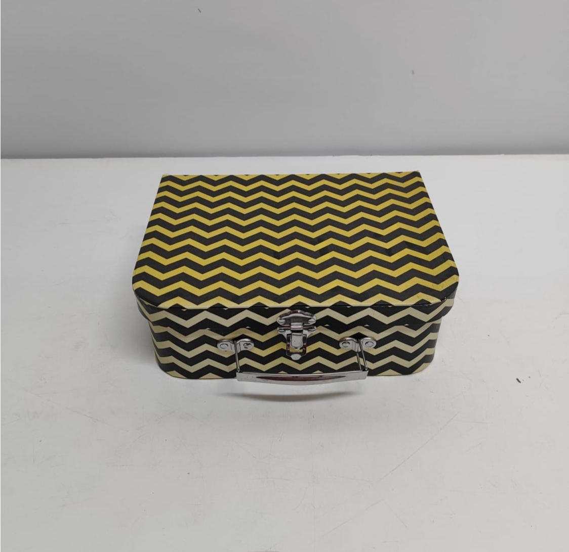 Maleta M Listrada Amarelo/Preto  - BB Festas Aluguel 
