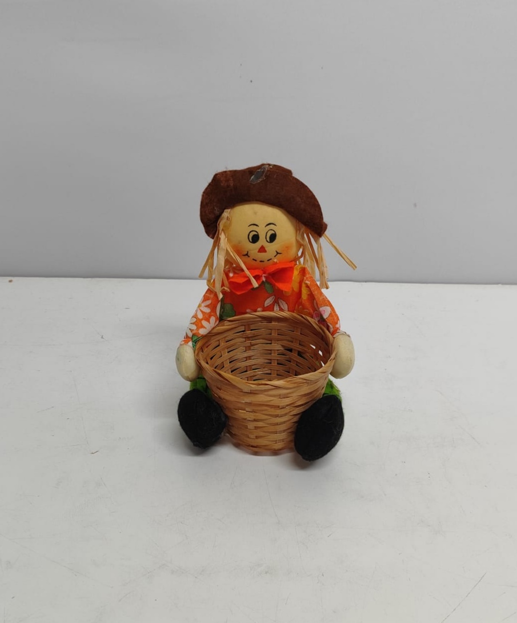 Cesto Com Espantalho Laranja 20Cm Alt X 12Cm Larg - BBFestasAluguel 
