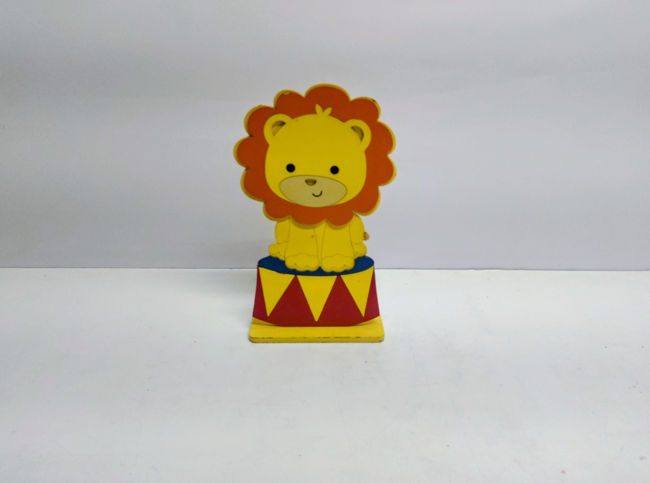 Totem Leão 25Cm Alt X 14Cm Larg  - BB Festas Aluguel 