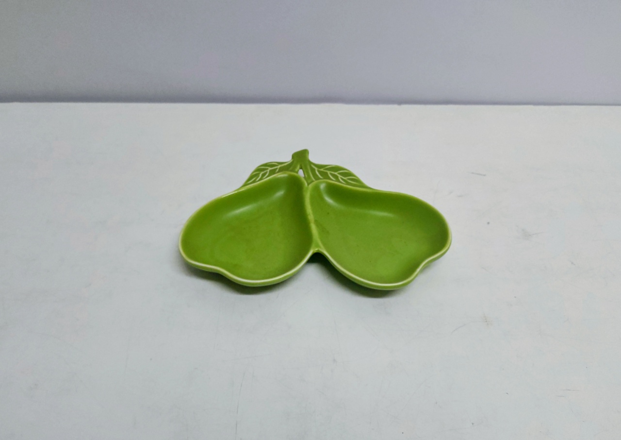 Bandeja Com Divisória Formato Pêra Verde Claro  3Cm Alt X 25Cm Larg X 18Cm Comp - BB Festas Aluguel 
