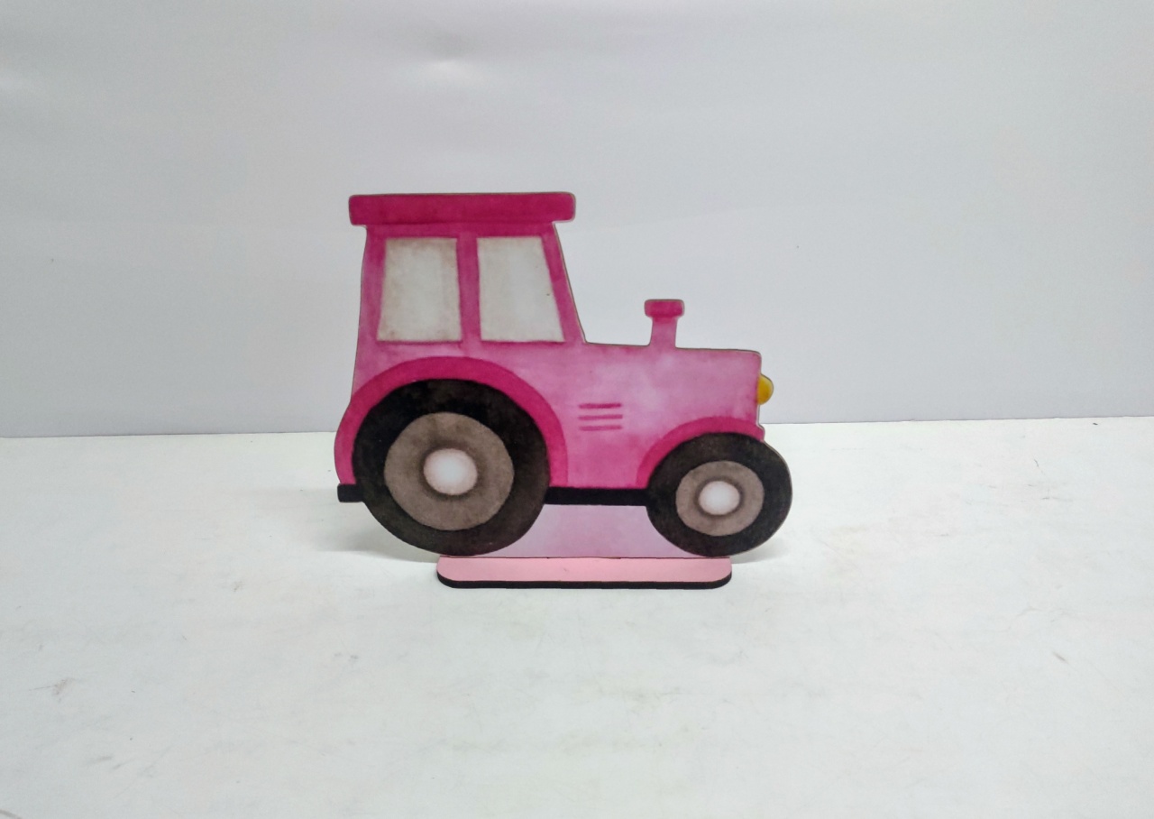 Totem Trator Rosa 25Cm Alt X 30Cm Larg  - BB Festas Aluguel 