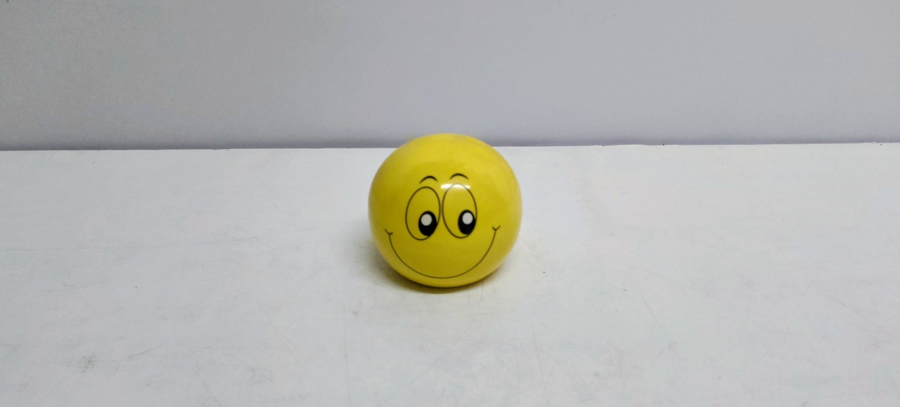 Emoji Decorativo Smile 8Cm Alt X 10Cm Diametro  - BB Festas Aluguel 