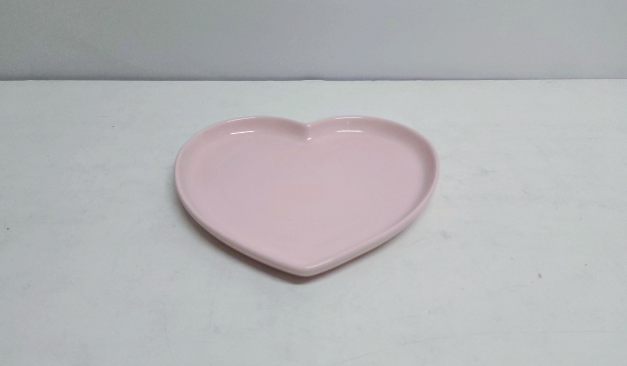 Bandeja Coração/G Rosa Claro 3Cm Alt X 24 Larg X 27Cm Comp - BB Festas Aluguel 