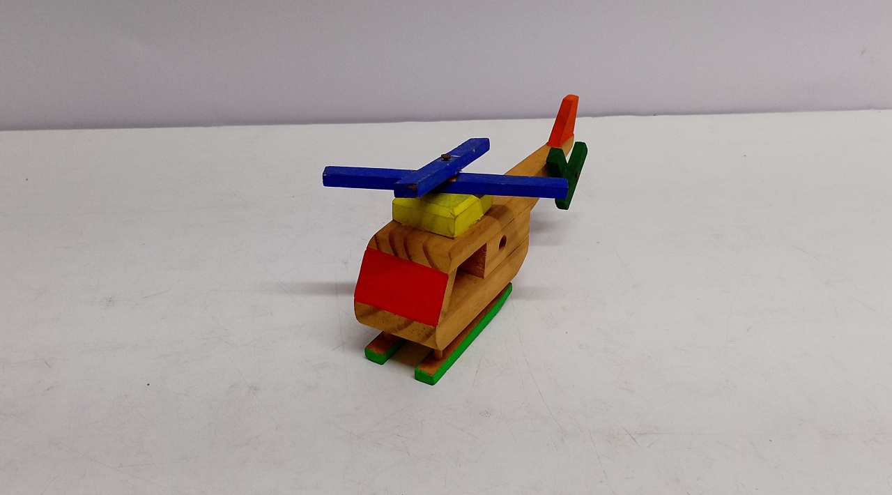 Helicóptero Artesanal Mdf 10Cm Alt X 5Cm Larg X 20Cm Comp - BB Festas Aluguel 