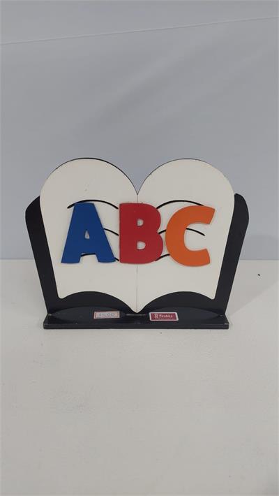Totem Abc No Livro Em Mdf (Abc) 18Cm X 20Cm - BB Festas Aluguel 