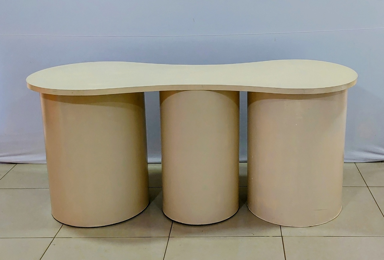 Mesa Orgânica Com 3 Bases Bege (Borda Fina) 80Cm Alt X 1,90Cm Larg X 50Cm Comp - BB Festas Aluguel 