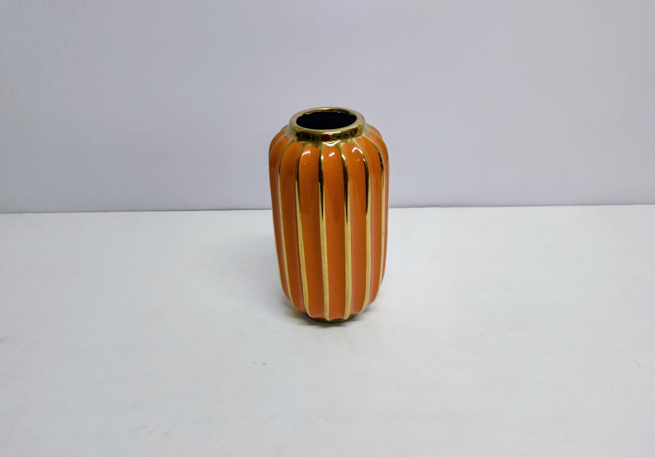 Vaso Oval Laranja Listrado Com Dourada 24Cm Alt X 13Cm Diametro  - BB Festas Aluguel 