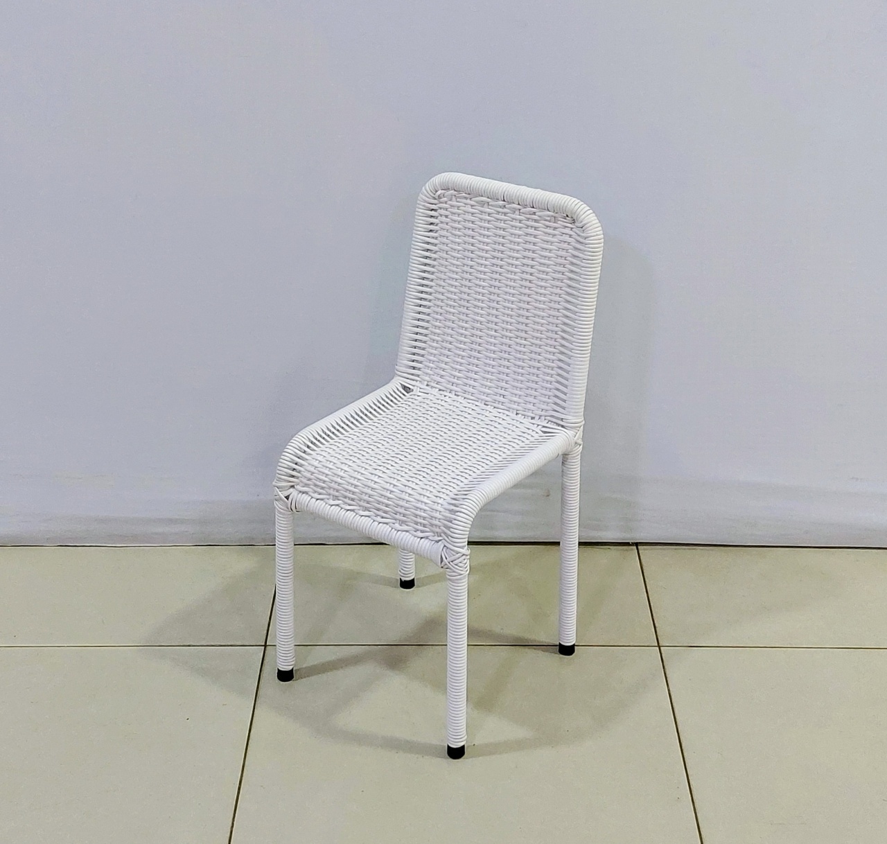 Cadeira Infantil Branco (Pvc) 55Cm Alt X 35Cm Larg X 30Cm Comp  - BB Festas Aluguel 