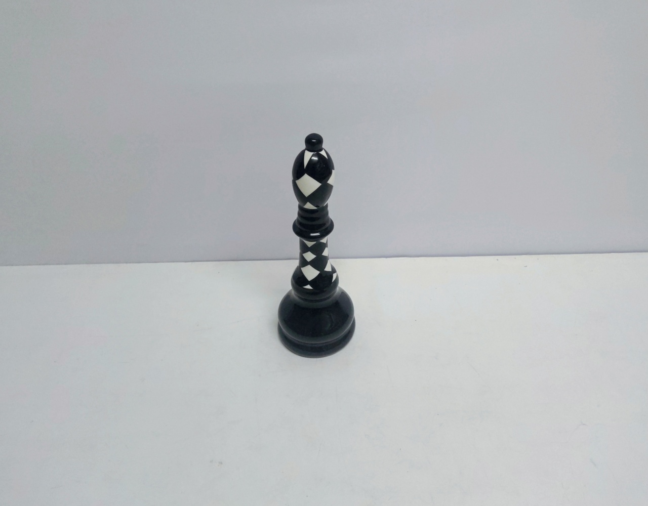 Peça Cerâmica Xadrez Rainha Preto/Branco 30Cm Alt X 11Cm Diametro  - BB Festas Aluguel 
