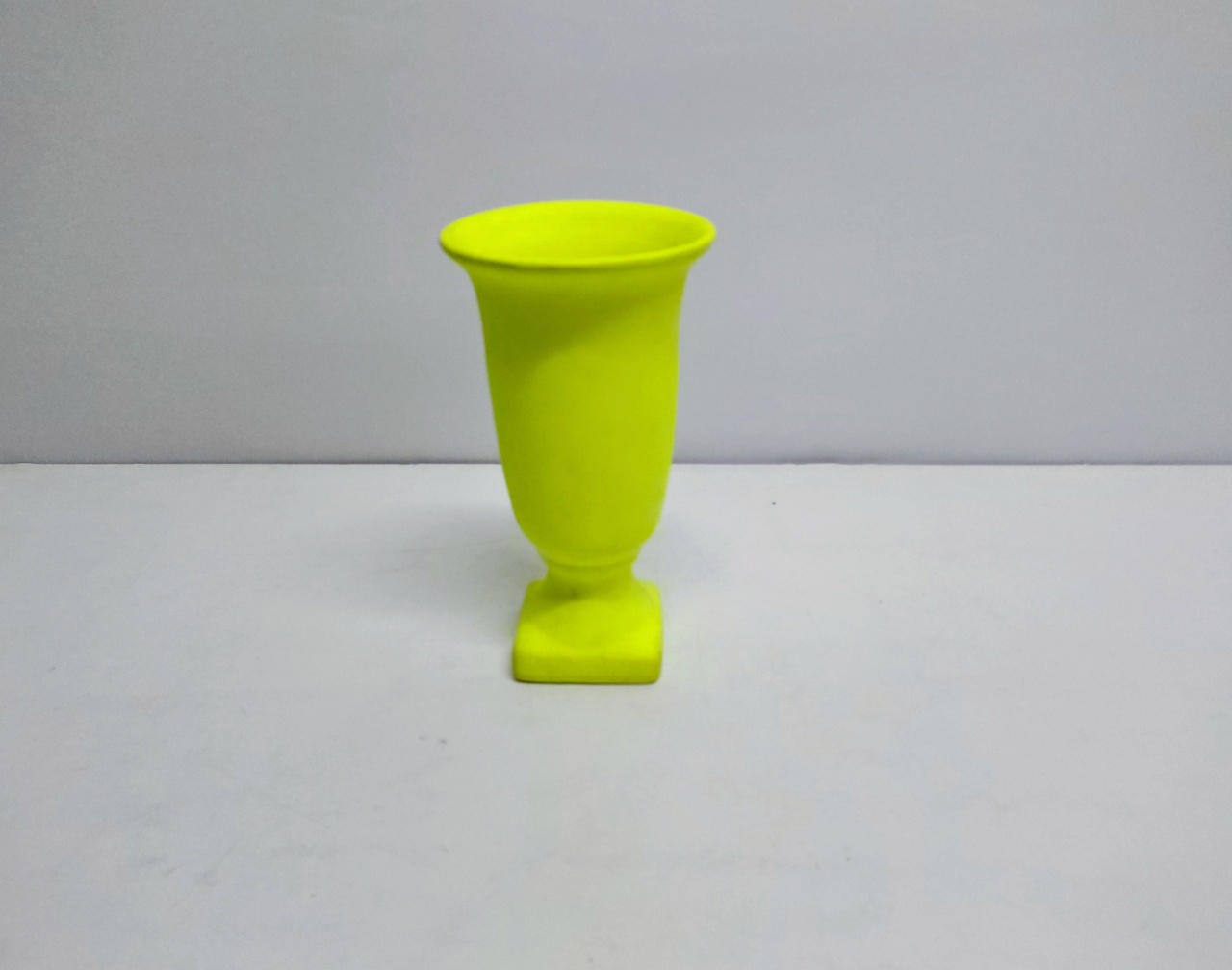 Vaso Tulipa Amarelo Neon 24Cm Alt X 13 Diametro  - BB Festas Aluguel 
