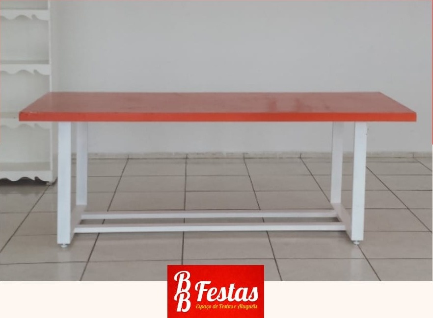 Mesa Retangular Com Tampo Vermelho 80Cm Alt X 2,20M Larg X 80Cm Comp - BB Festas Aluguel 