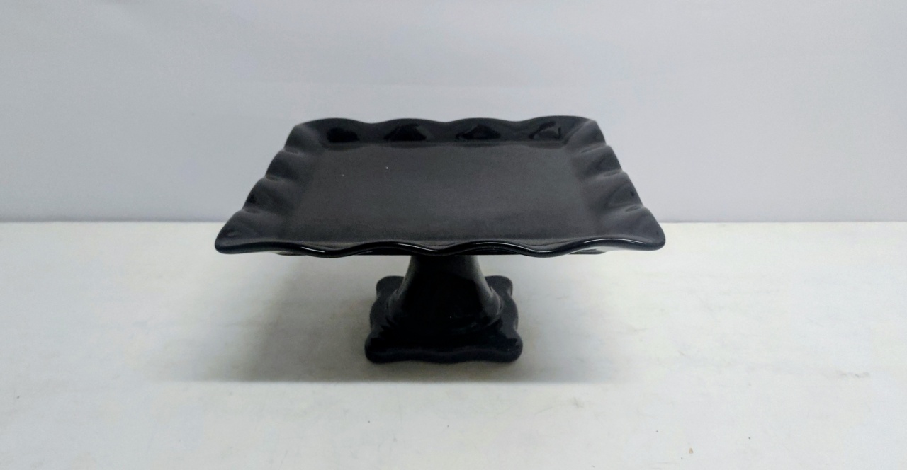 Porta Doce Quadrado Babada/G Preto 15Cm Alt X 28Cm Diametro - BB Festas Aluguel 