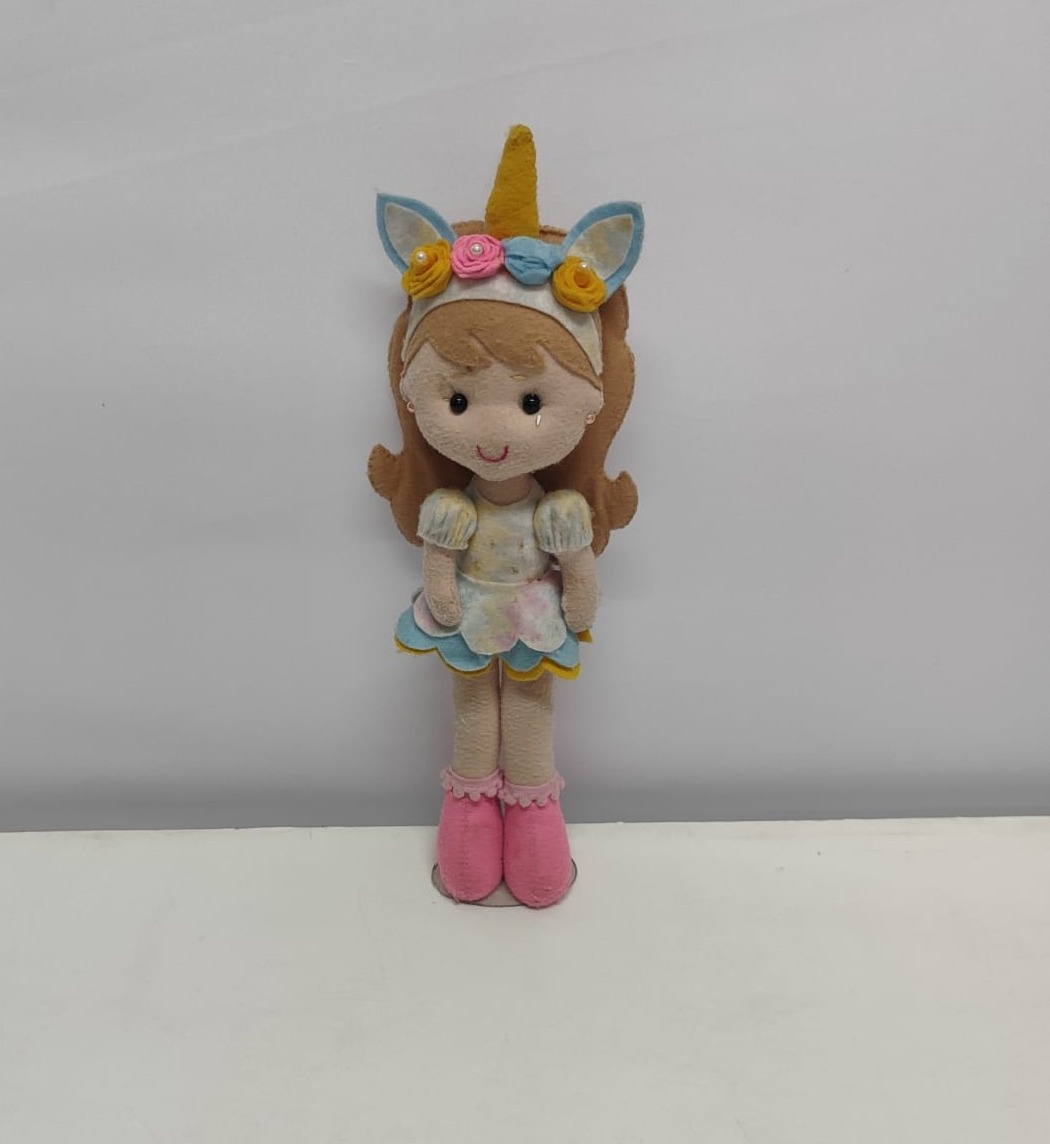 Feltro Menina Unicórnio - BB Festas Aluguel 