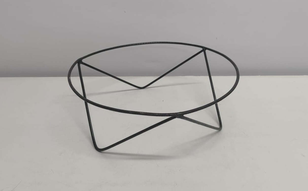 Suporte Tripé Preto Baixo Para Prato 36Cm Diametro  - BB Festas Aluguel 
