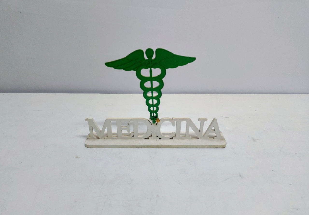 Totem Formatura Branco Medicina - BB Festas Aluguel 