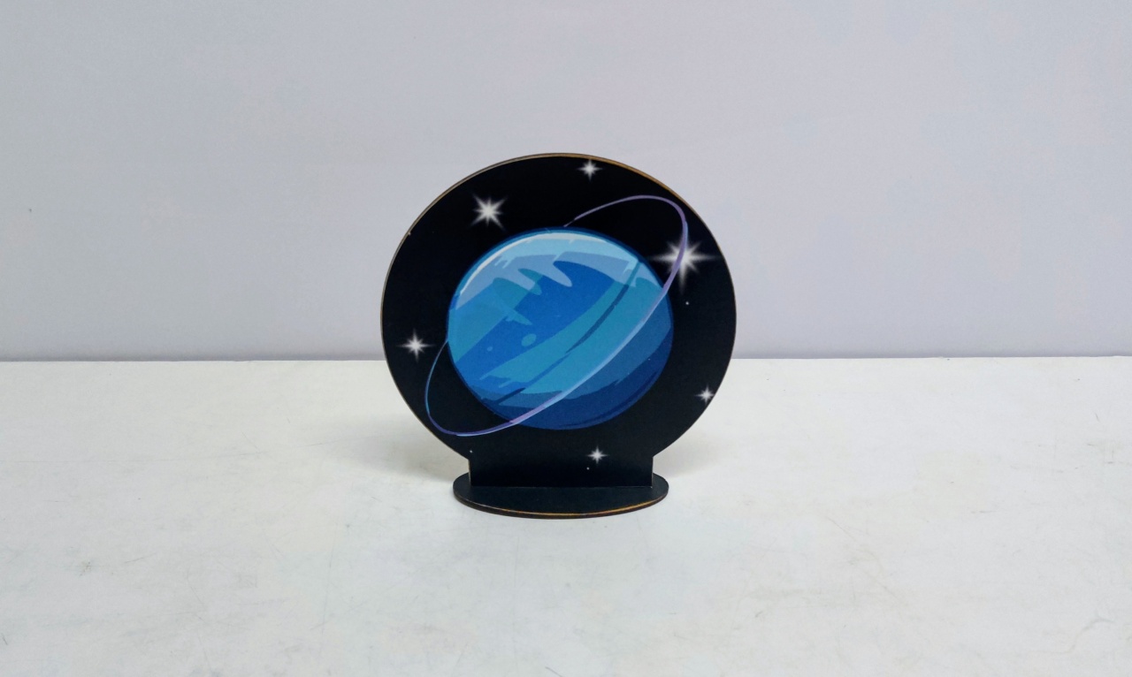 Totem Urano (Astronauta)  20Cm Alt X 19Cm Larg  - BB Festas Aluguel 