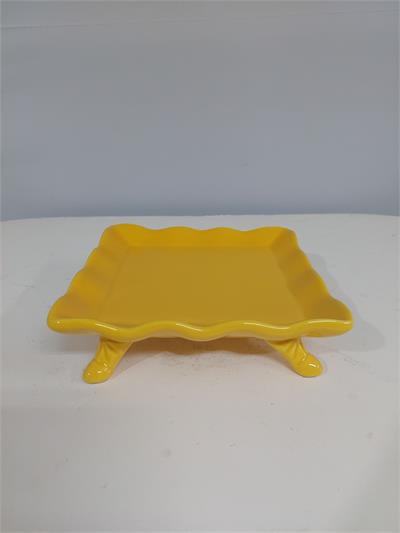 Bandeja Quadrada Babado Com Pé Amarelo 6Cm Alt X 20Cm Diametro - BB Festas Aluguel 
