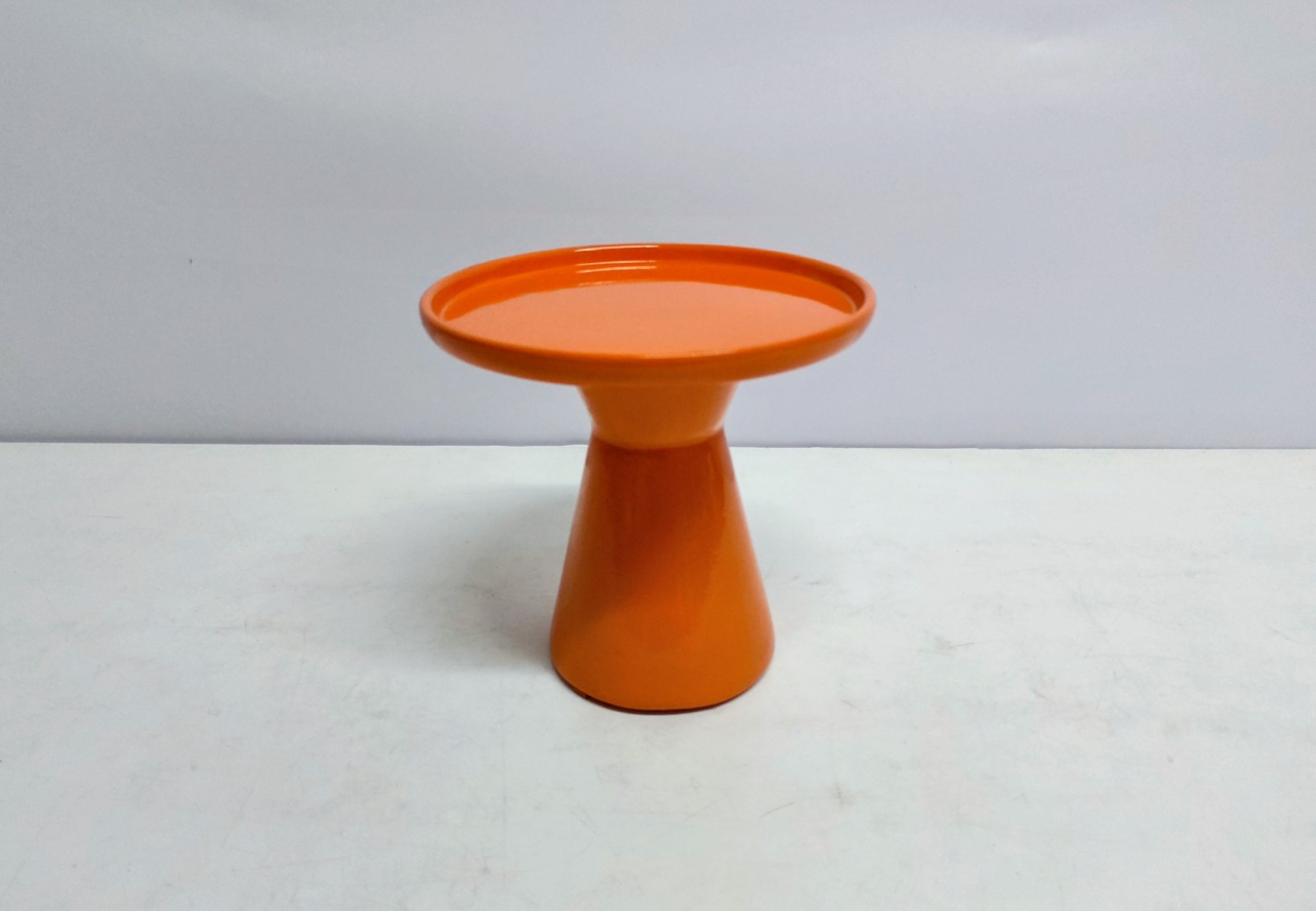 Porta Doce Cone Laranja 17C Alt X 18Cm Diametro   - BB Festas Aluguel 