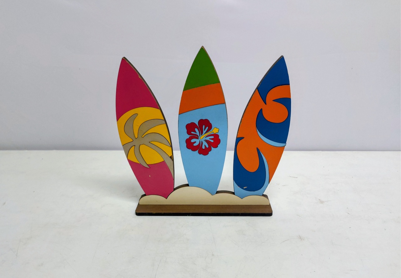 Totem 3 Pranchas Sufe Coloridas 27Cm Alt X 23Cm Larg  - BB Festas Aluguel 
