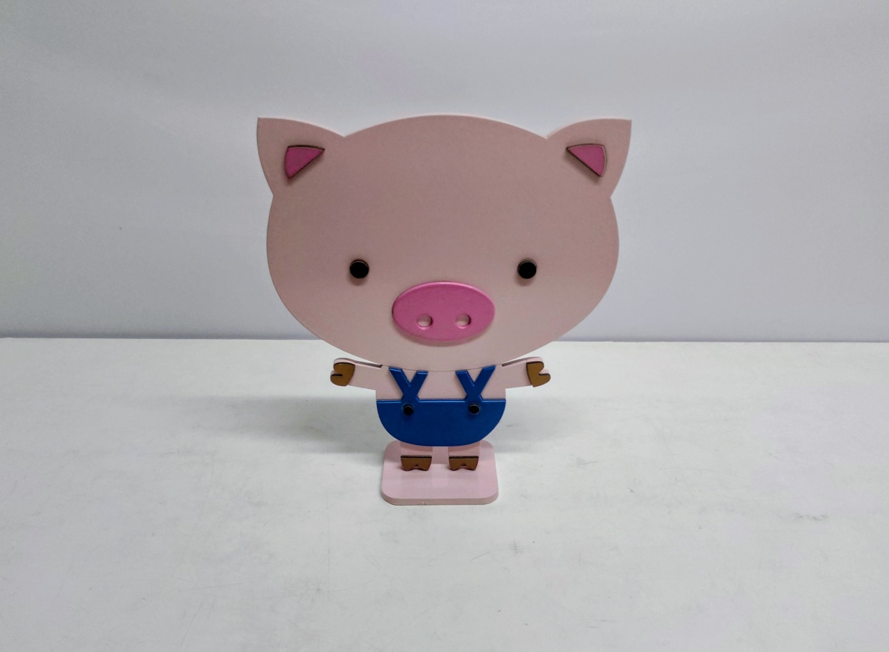 Totem Personagem Cícero Roupa Azul (Os Três Porquinhos) 29Cm Alt X 24Cm Larg  - BBFestasAluguel 