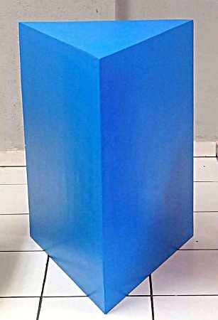Módulo Triângulo G Azul Escuro Mdf 80Cm Alt X 60Cm Larg - BB Festas Aluguel 