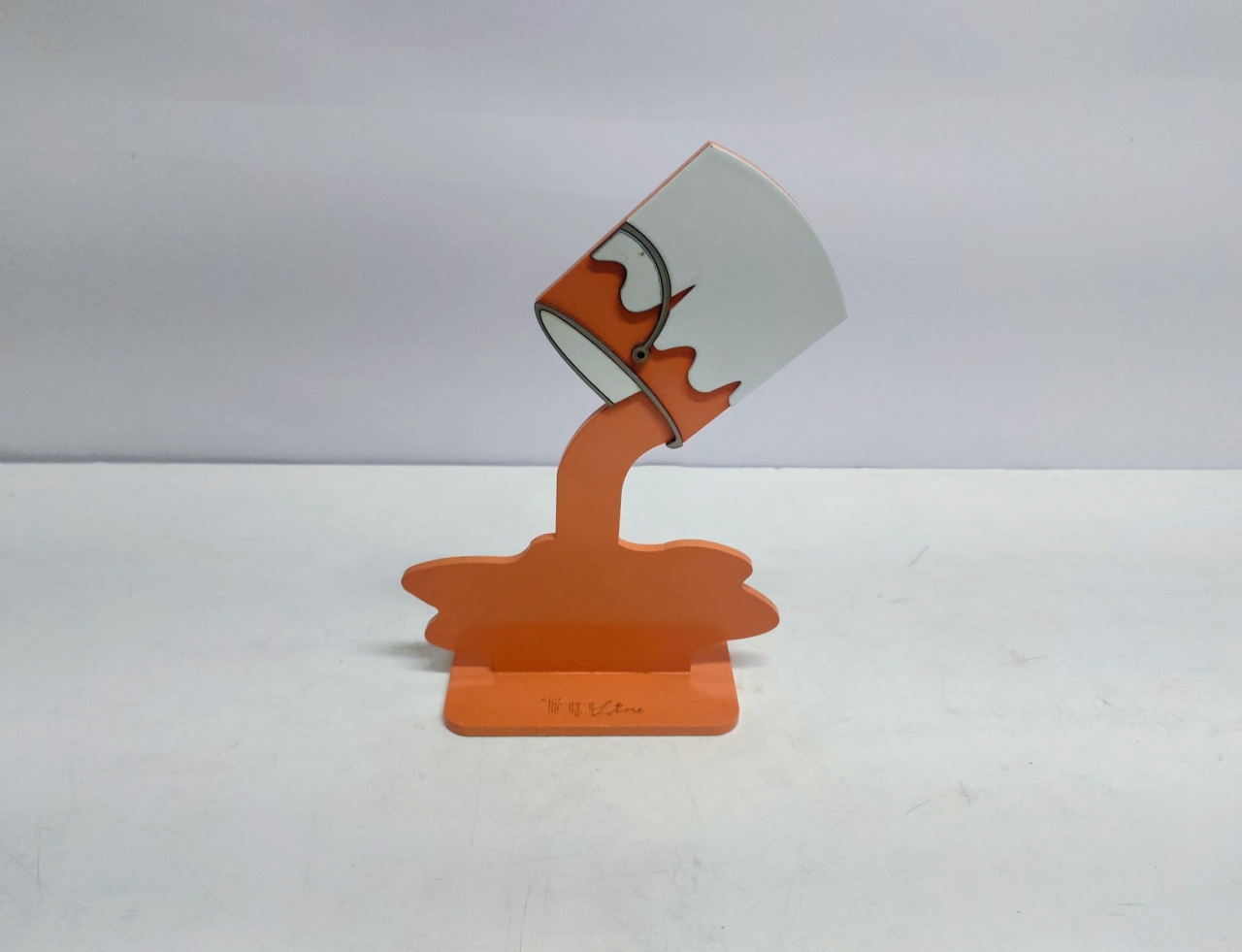 Totem Balde de Tinta Laranja Tombada (Abc) 28Cm Alt X 15Cm Larg  - BB Festas Aluguel 