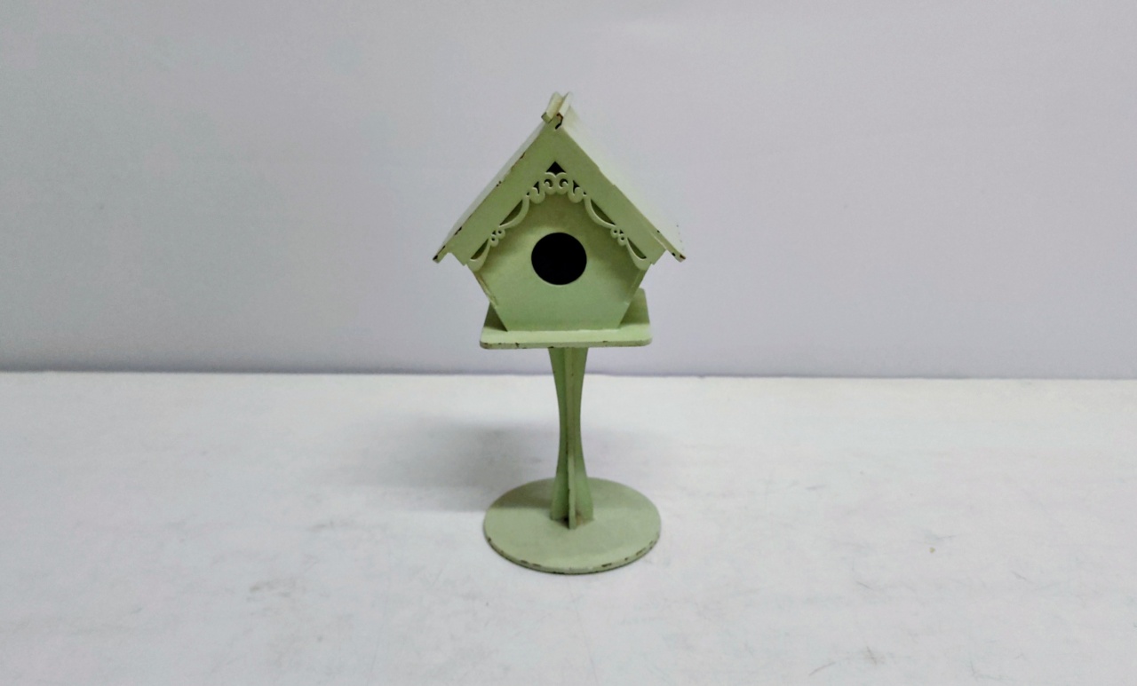 Totem Casa de Passarinho Verde Claro 23Cm Alt X 10Cm Diametro  - BB Festas Aluguel 