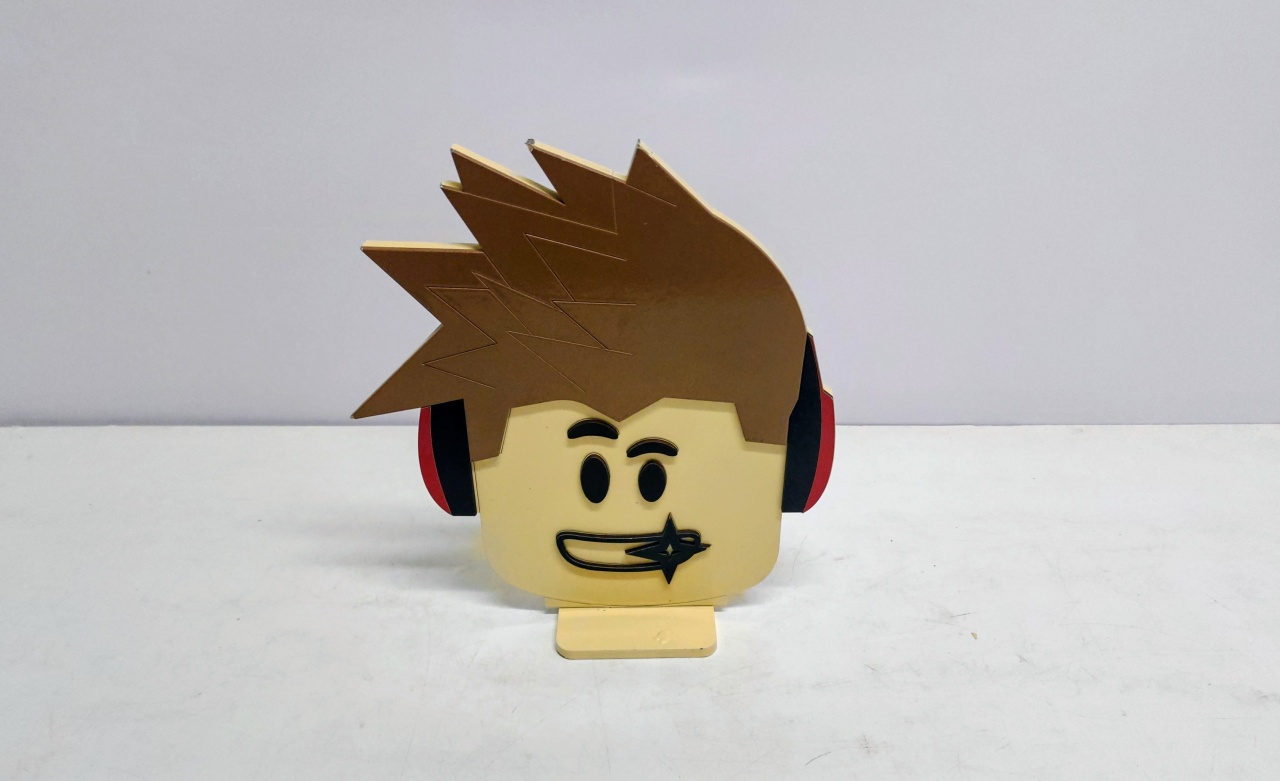 Totem Menino Roblox 28Cm Alt X 24Cm Larg  - BB Festas Aluguel 
