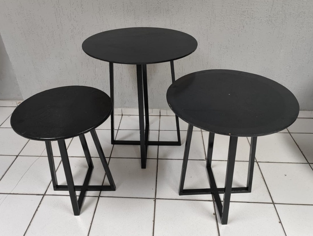 Trio de Mesa Preto Pé Ferro Tampo Redondo  - BB Festas Aluguel 