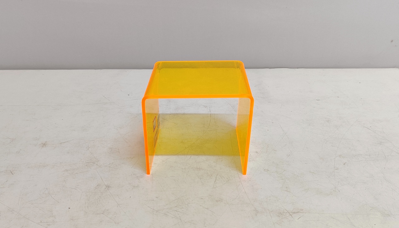 Suporte Acrílico Neon Laranja 9Cm Alt X 10Cm X 10Cm  - BB Festas Aluguel 