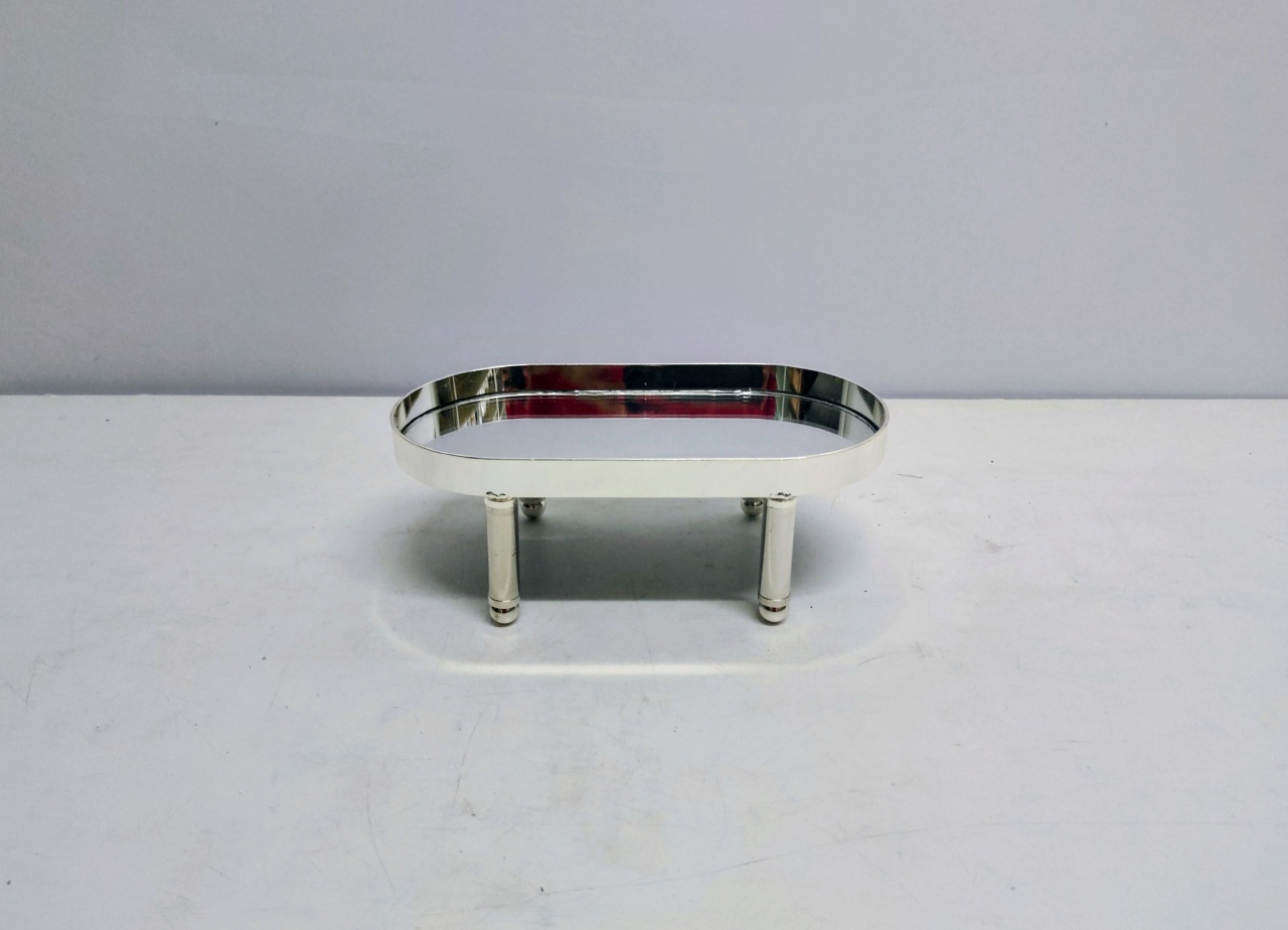 Porta Doce Oval Espelhada Prata Com Pé de Metal 10Cm Alt X 13Cm Larg X 25Cm Comp  - BB Festas Aluguel 