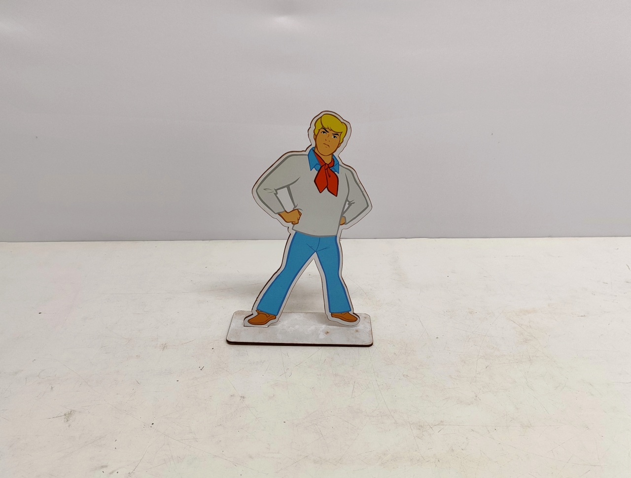 Totem Fred (Scooby Doo) 25Cm Alt X 17Cm Larg  - BB Festas Aluguel 