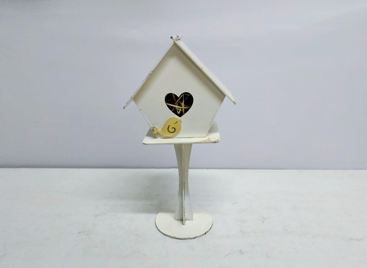 Totem Casa de Passarinho Branca 35Cm Alt X 12Cm Diametro  - BB Festas Aluguel 