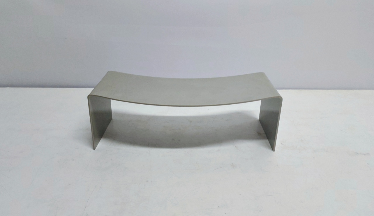 Suporte Acrílico Cinza/G 10Cm Alt X 30Cm Larg X 15Cm Comp - BB Festas Aluguel 