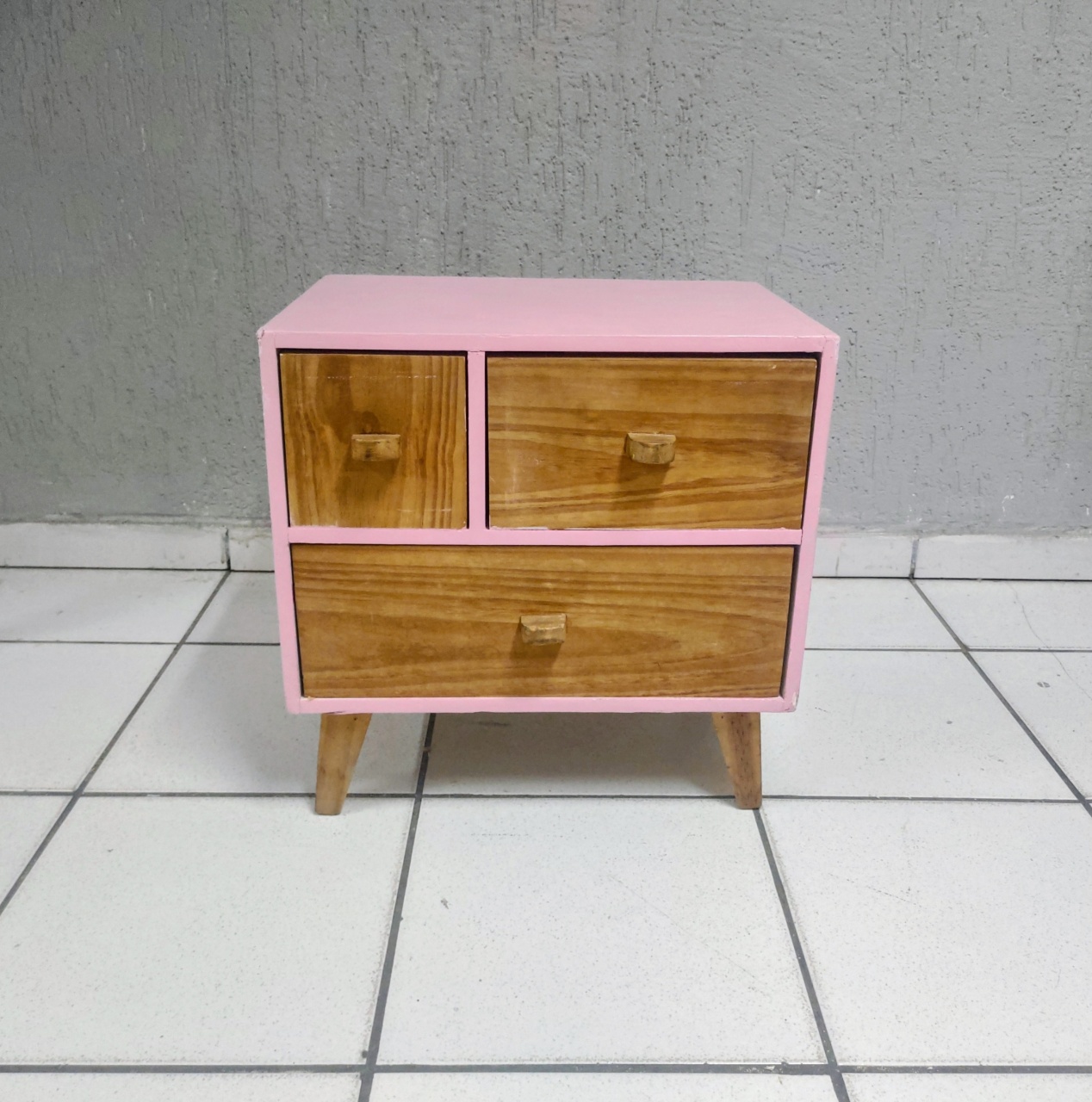 Nicho Rosa Com 3 Gavetas Falsas 50Cm Alt X 60Cm Larg X 40Cm Comp - BB Festas Aluguel 