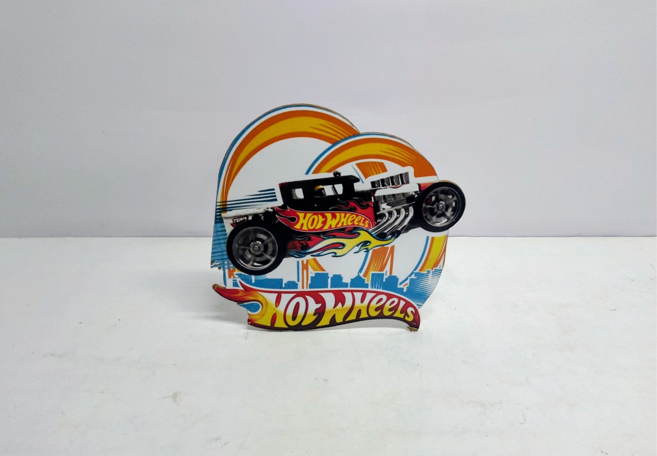Totem Carro de Hotwheels 28Cm Alt X 29Cm Larg  - BBFestasAluguel 
