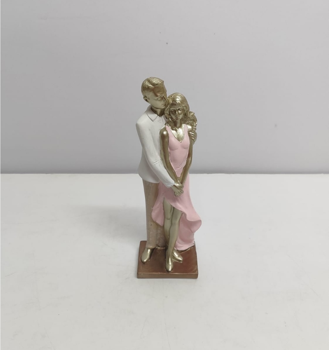 Escultura Casal 25Cm Alt X 8Cm X 8Cm - BBFestasAluguel 